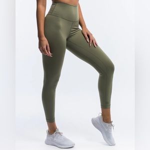 ECHT Scrunch Leggings Olive branch size small